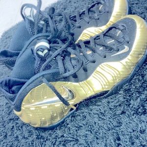 Worn twice , very comfortable .